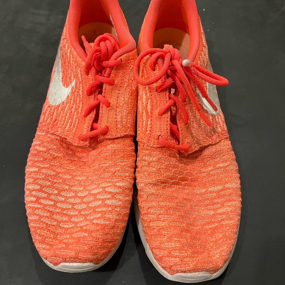Nike tennis shoes